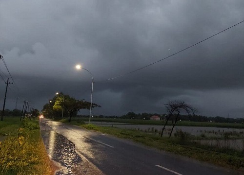 Hujan Lebat Di Musim Kemarau, Ini Gangguan Cuaca Yang Muncul